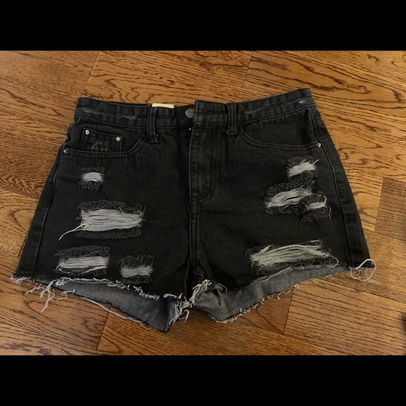 Black shorts - Picture 1 of 2